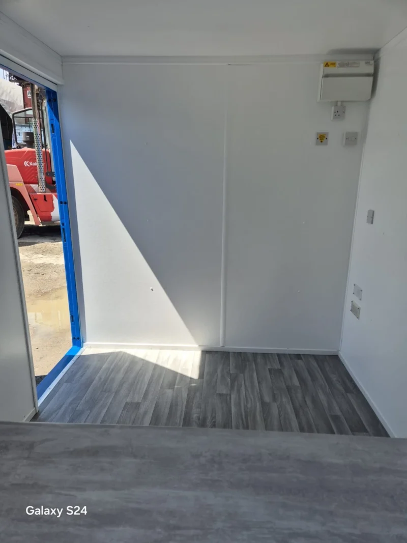 10FT X 8FT Open Plan office shipping container anti vandal - Image 6