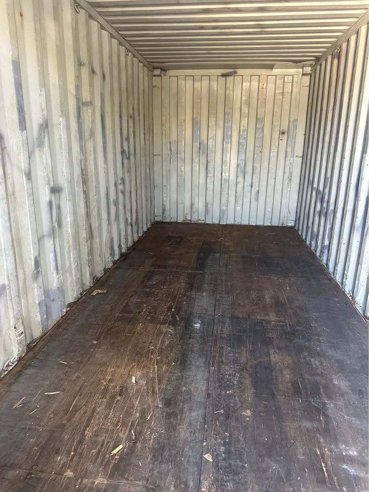 20’ USED SHIPPING CONTAINERS FOR SALE – PRICED TO MOVE! - Image 7