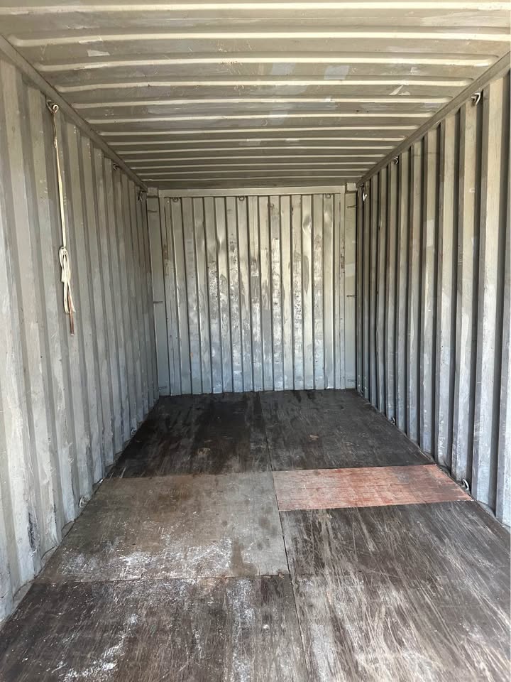 20’ USED SHIPPING CONTAINERS FOR SALE – PRICED TO MOVE! - Image 8