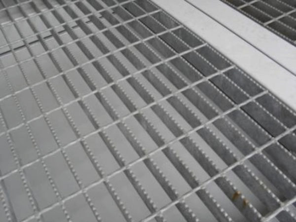 20Ft X 8Ft Open Side Bunded Open Mesh Floor Store - Image 3