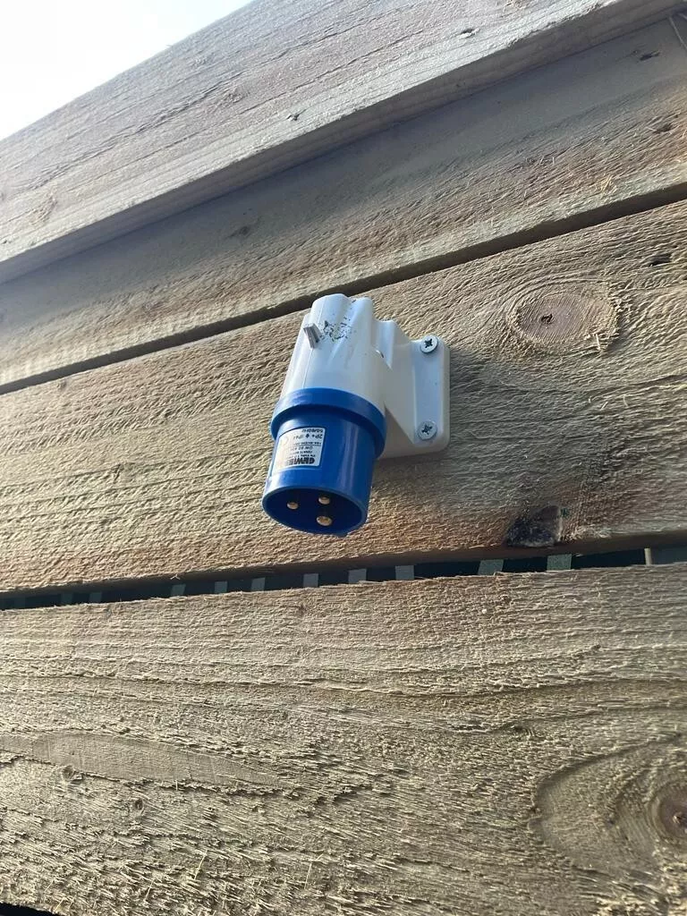 20ft x 8ft Shipping Container – Home Office – Gym – Workshop - Image 11