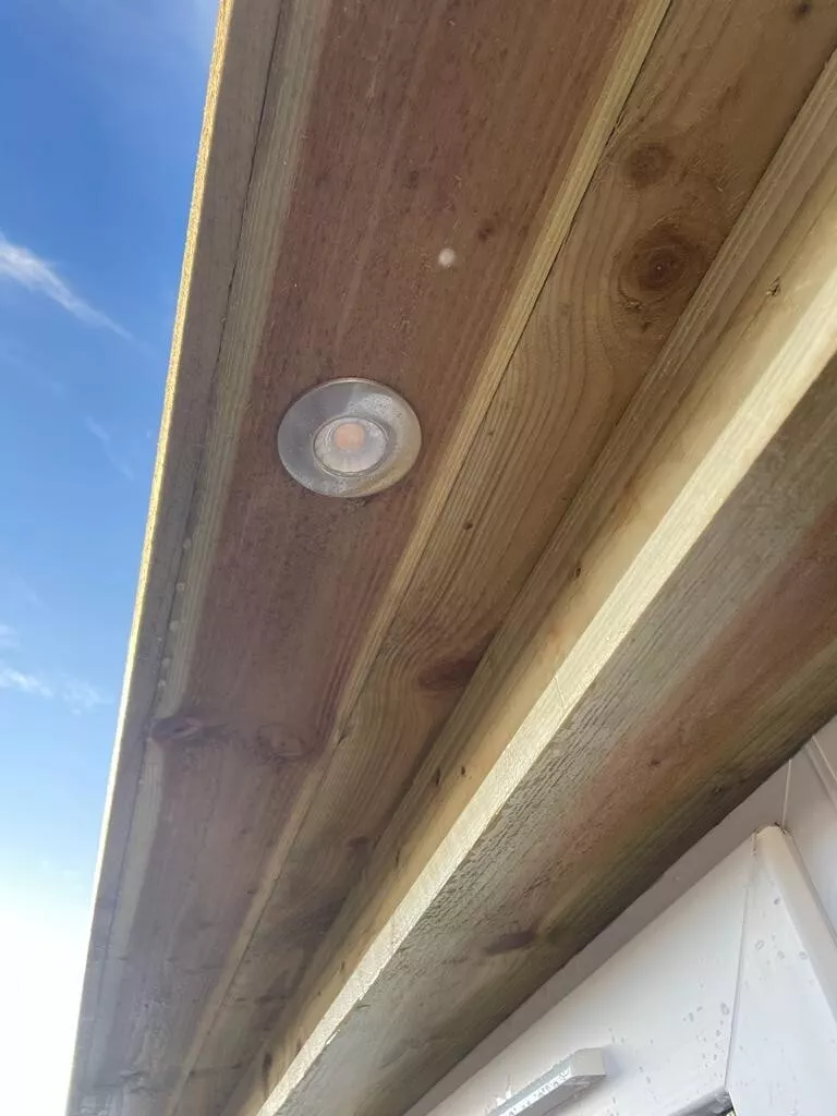 20ft x 8ft Shipping Container – Home Office – Gym – Workshop - Image 14