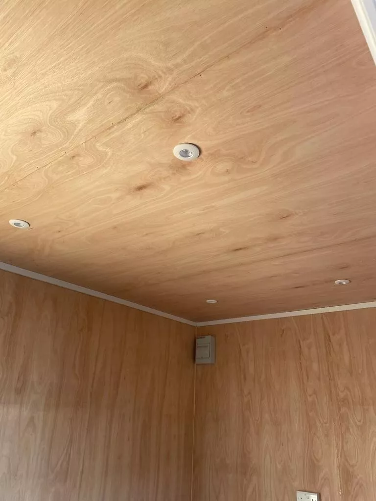 20ft x 8ft Shipping Container – Home Office – Gym – Workshop - Image 6