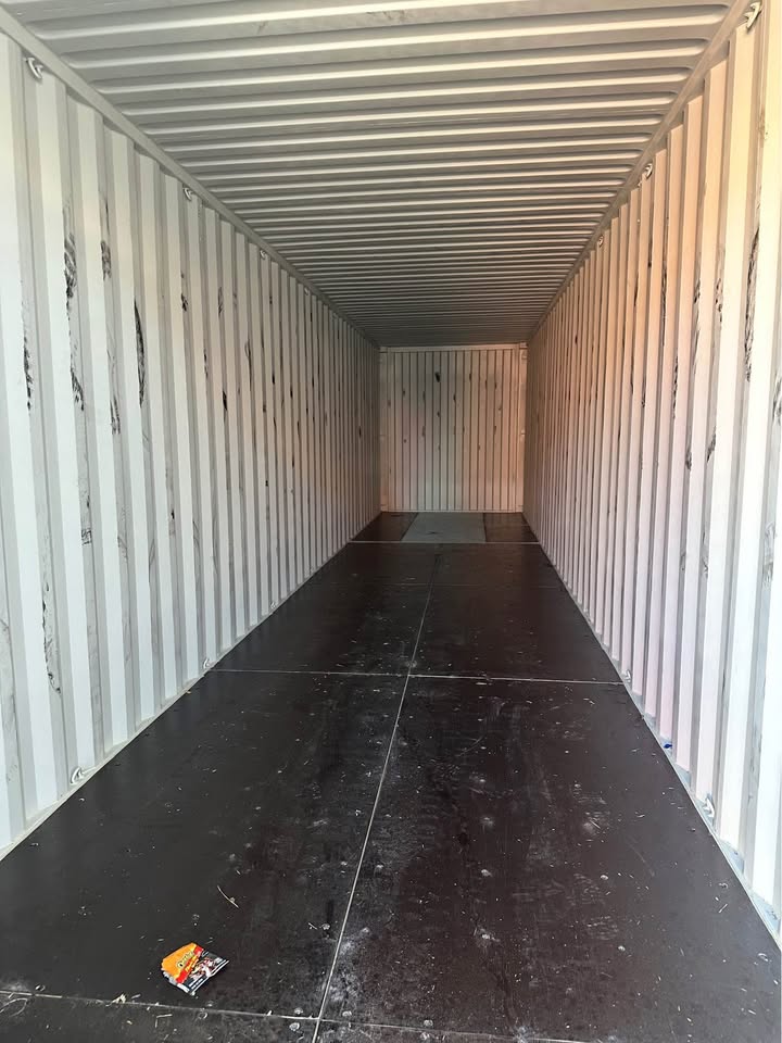 40ft Gray High Cube One-Trip Shipping Container – Easy Open Door, Like-New Condition! - Image 3