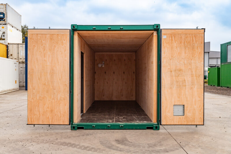 40ft Ply-Lined & Insulated Shipping Container – Comfortable, Durable, and Versatile - Image 1
