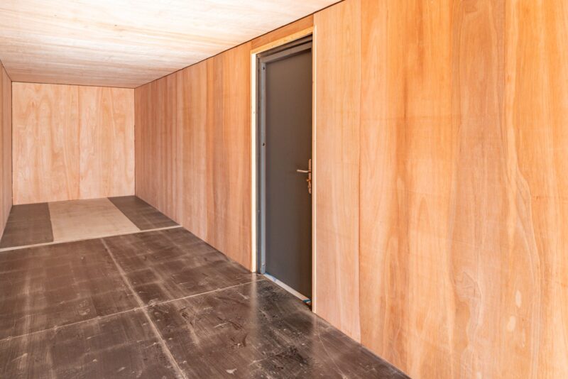 40ft Ply-Lined & Insulated Shipping Container – Comfortable, Durable, and Versatile - Image 2