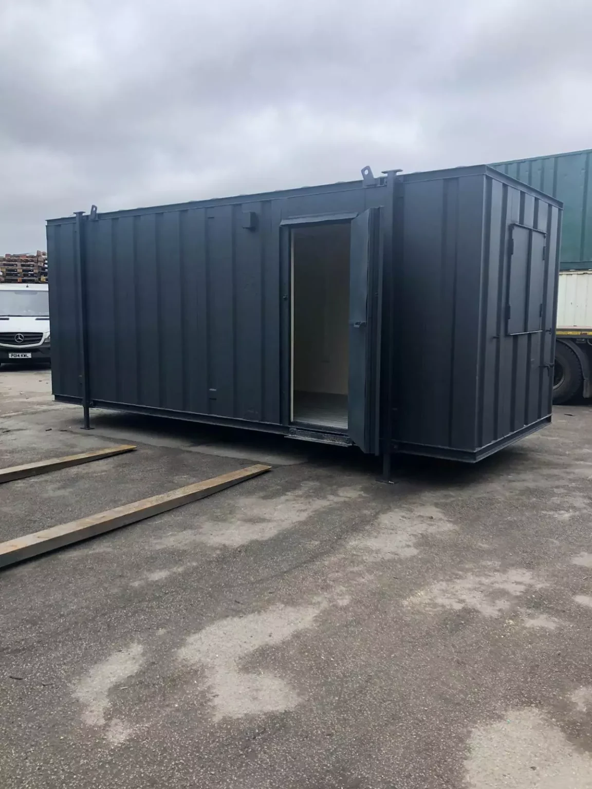 PORTABLE 20FT X 8FT OFFICE/CANTEEN SHIPPING CONTAINER - Image 2
