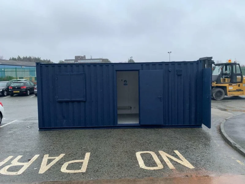 PORTABLE 21FT X 9FT WELLFARE UNIT WITH GENERATOR - Image 8