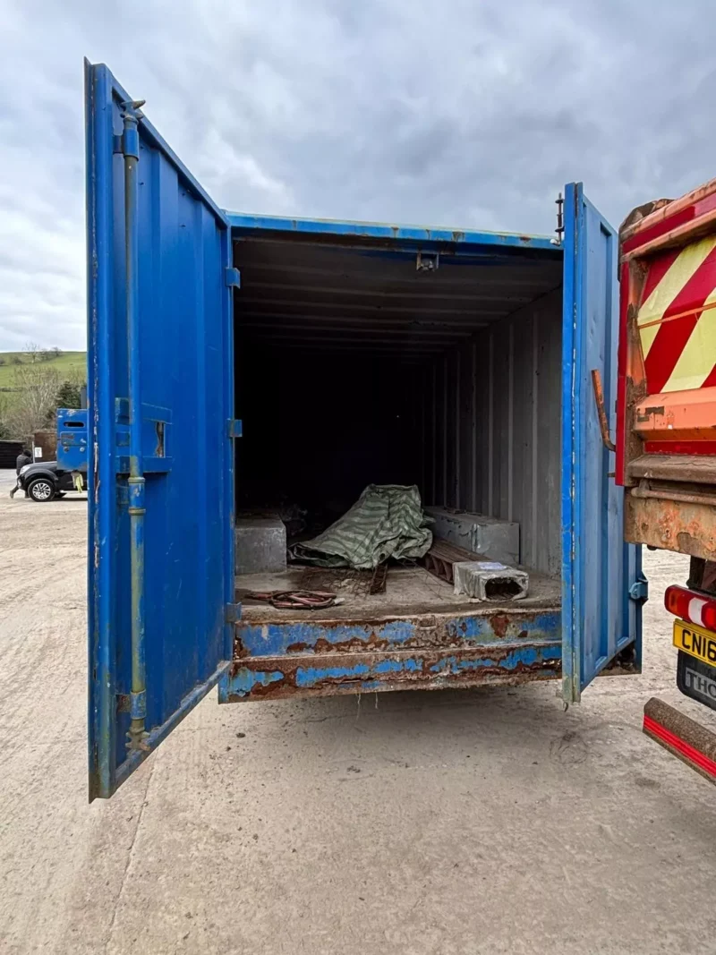 Strorage container for sale, electric lift on wheels, trailed - Image 4